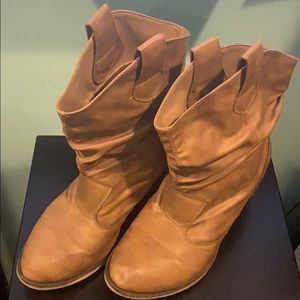 Women’s Cute Brown Leather Boots w/ Small Heel 10